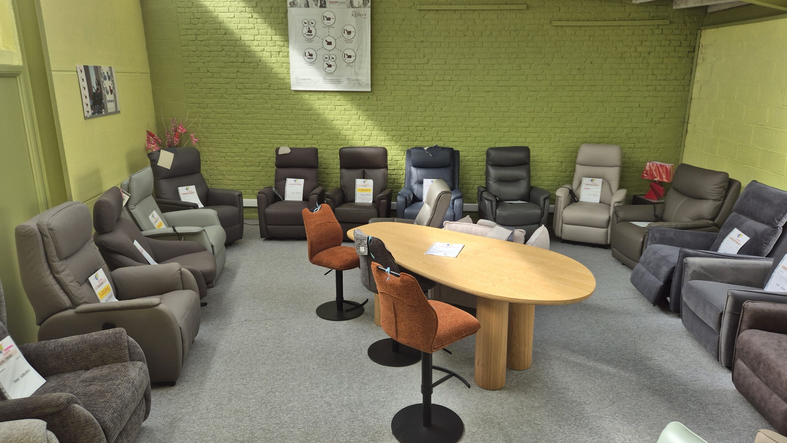 Chaussée de l'Europe - Meubles à Cul-des-Sarts, Galeries Marée (Couvin)