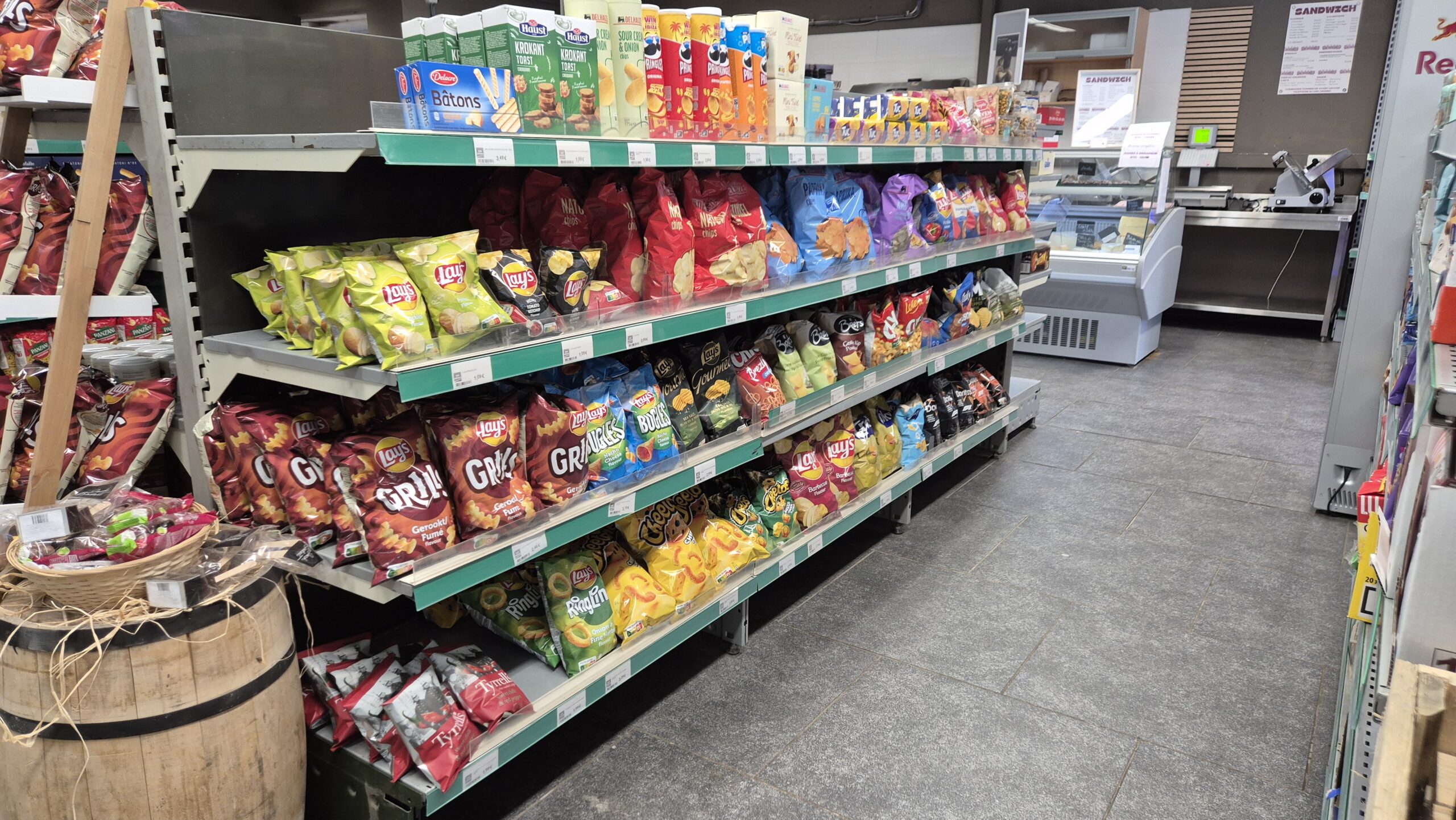 Produits frais en rayon - Épicerie à Treignes, Louis Delhaize (Viroinval)