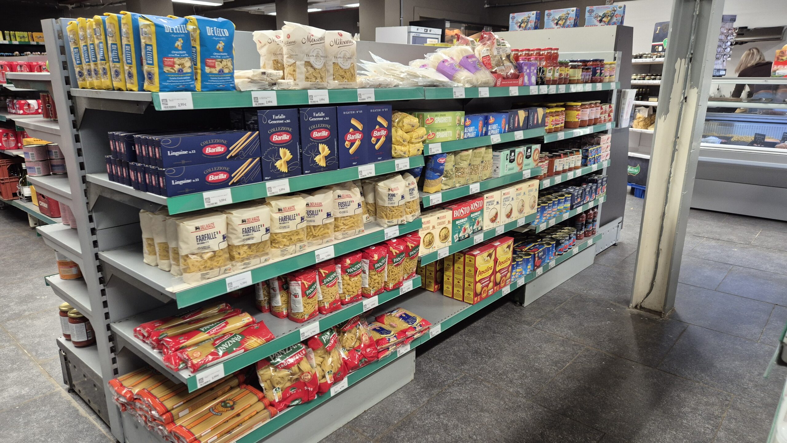 Presse et magazines - Épicerie à Treignes, Louis Delhaize (Viroinval)
