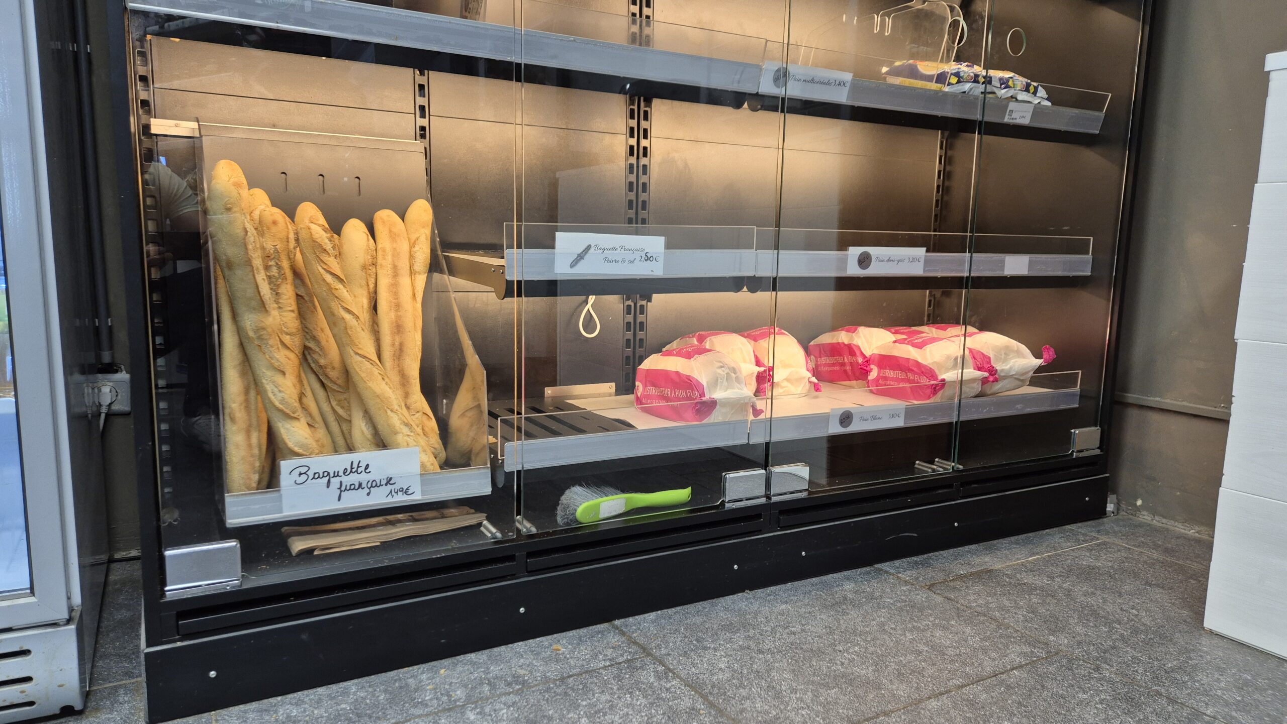 Bois, pellets et charbon - Épicerie à Treignes, Louis Delhaize (Viroinval)