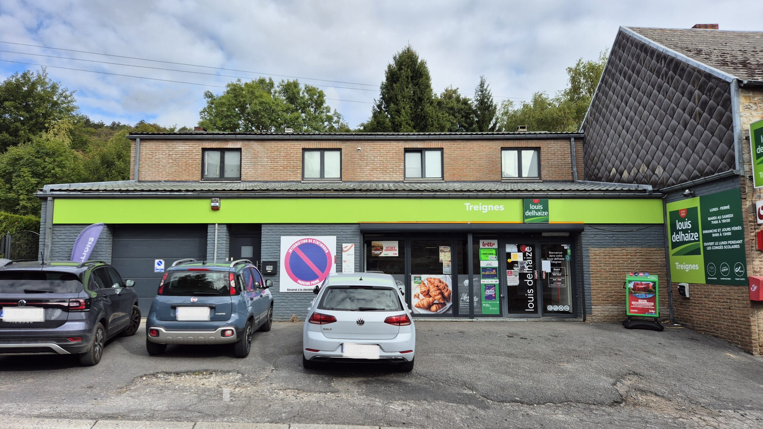 Louis Delhaize — Épicerie, presse et point colis à Treignes