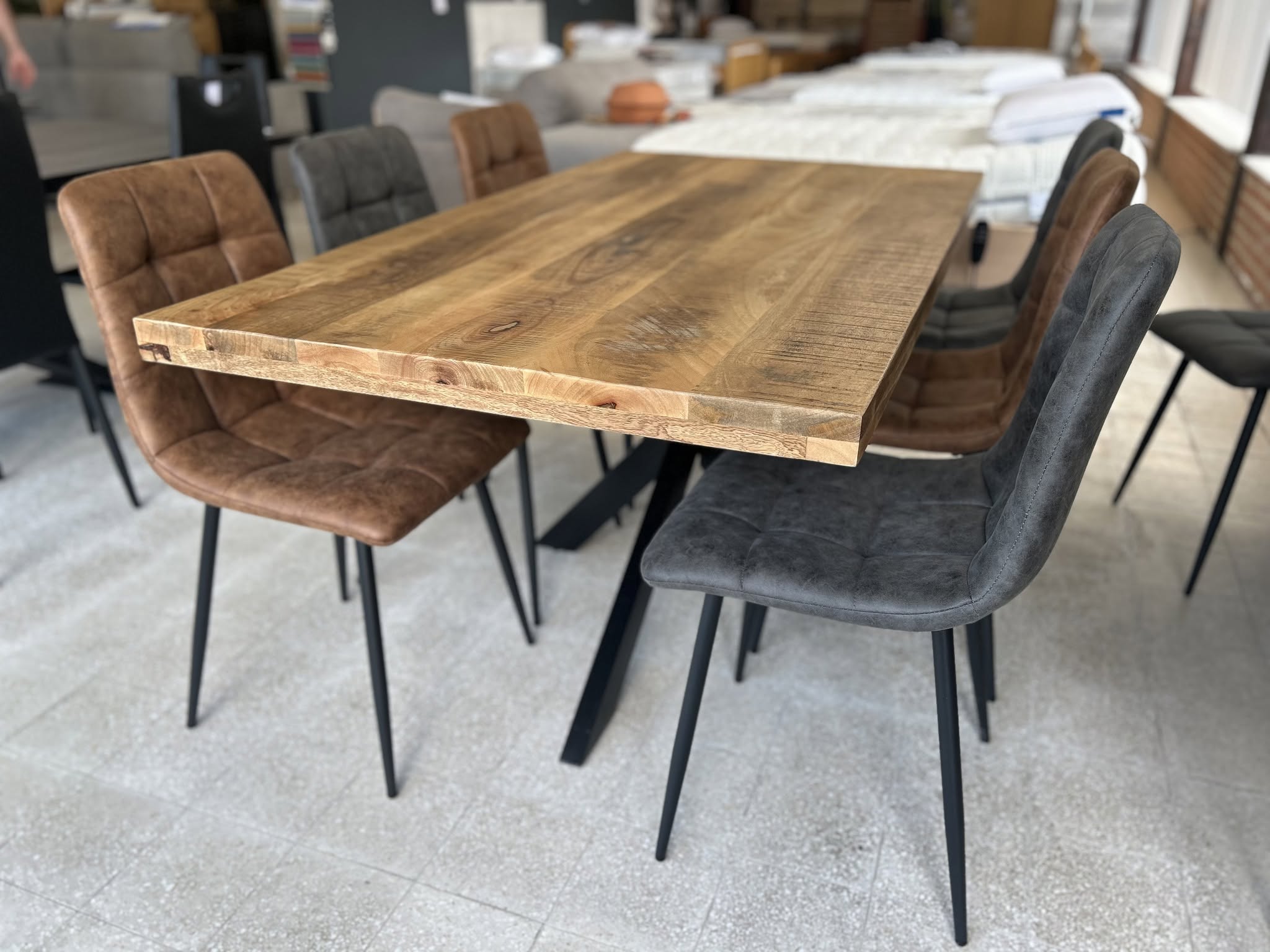 Mobilier de fabrication belge - Meubles à Frasnes, Meubles Kennis (Couvin)