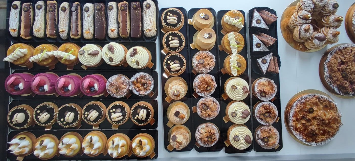 Assortiment de pâtisseries individuelles - Pâtisserie à Chimay maCaro'n Co